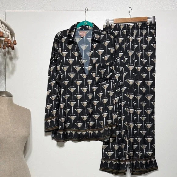 Show Me Your Mumu Overslept Pj Set in the Extra Dirty Martini Silky Print - Picture 1 of 17